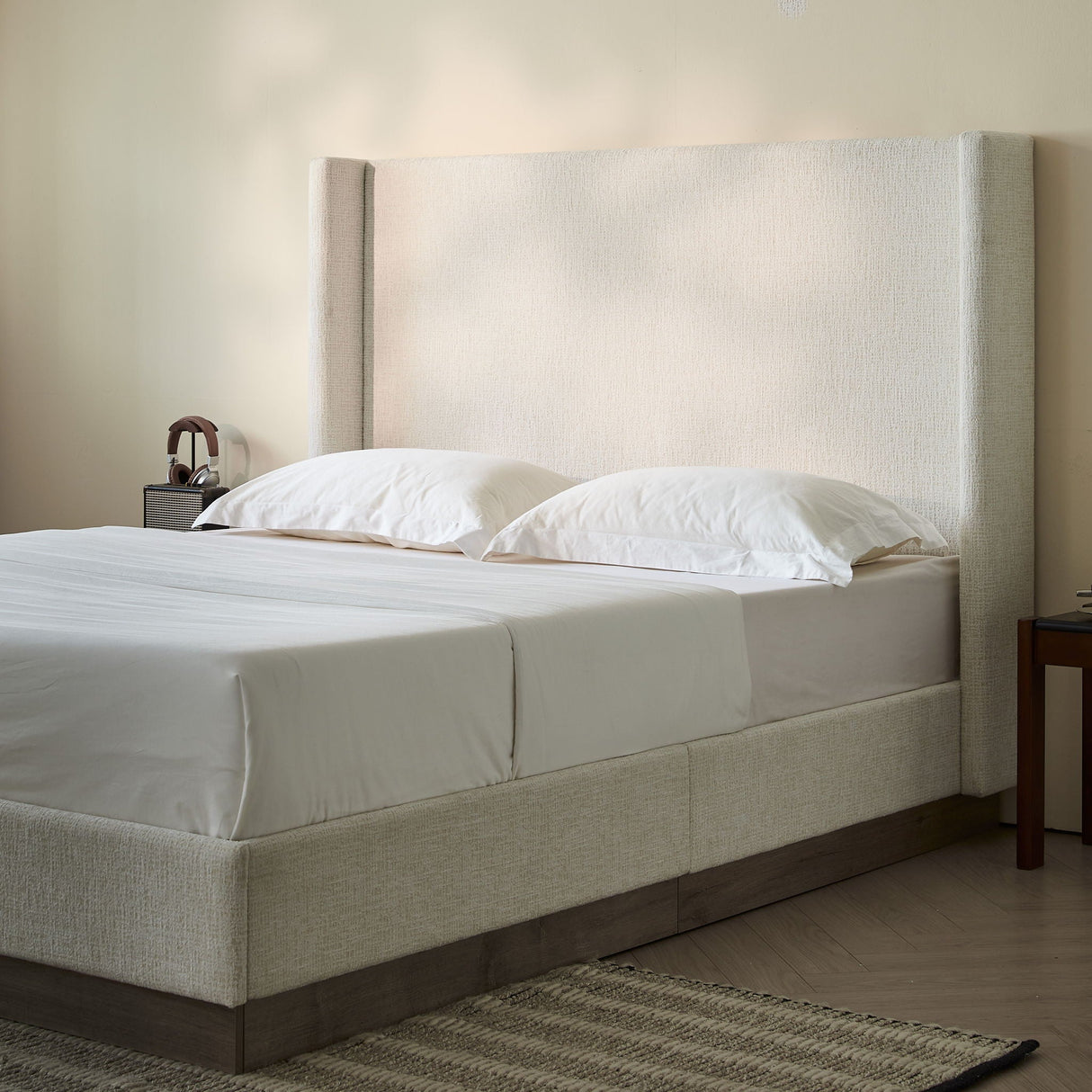 Hosford - Minimalist Upholstered Wingback Bed With Wood Base Platform