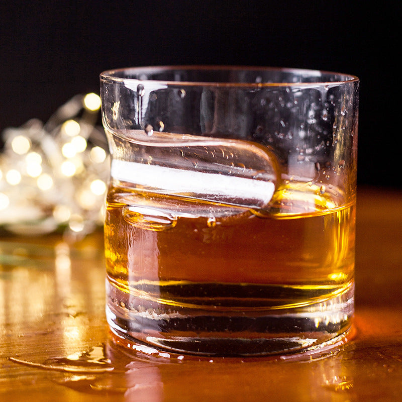 2-Pack Whiskey Glass with Built-in Cigar Rest and Cigar Cutter