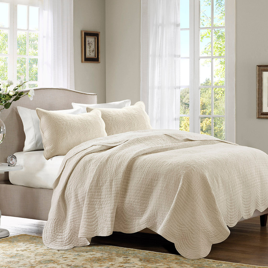 3 Piece Reversible Scalloped Edge Quilt Set Cream King/Cal King