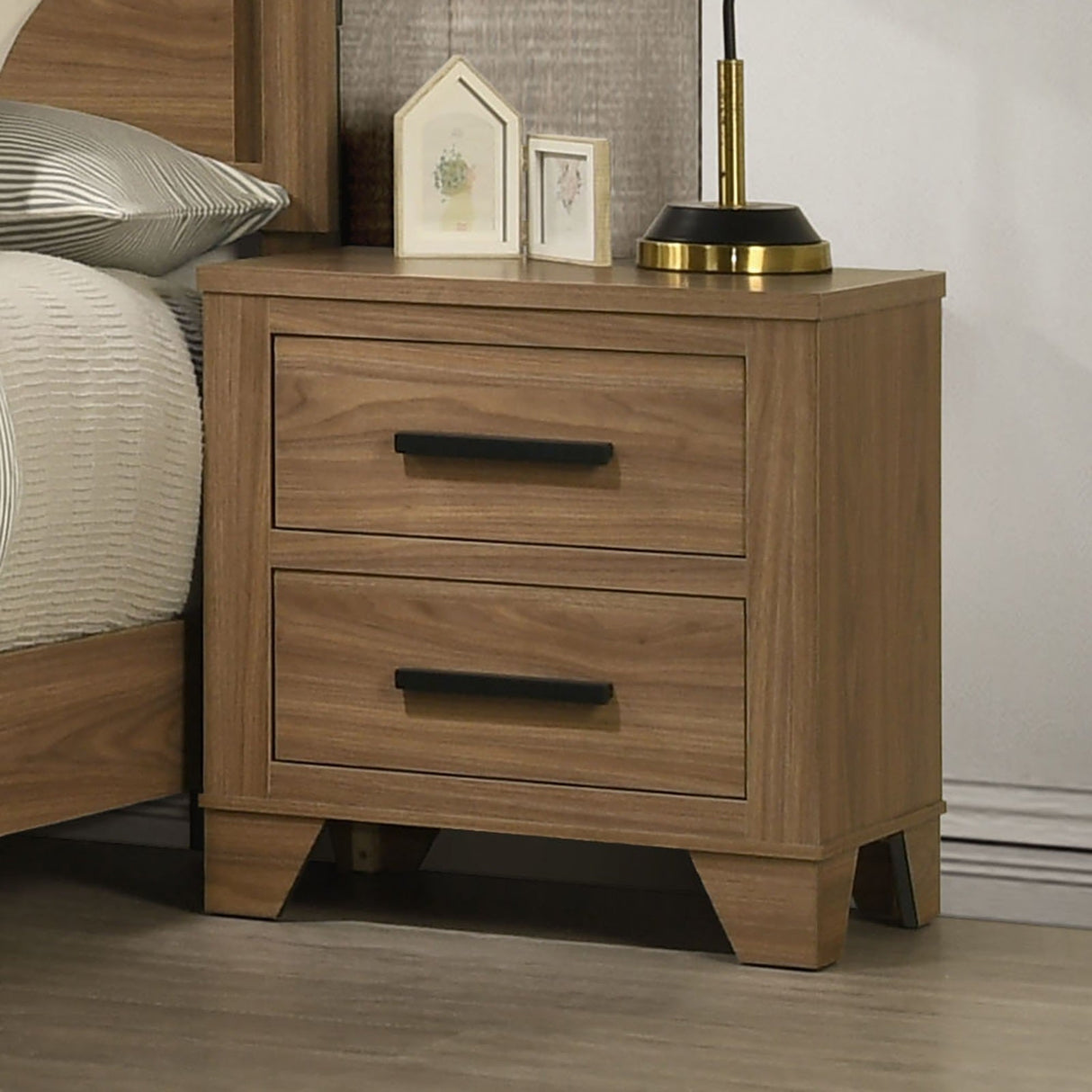Walnut Chestnut 3pc Twin Size Bedroom Set with Nightstands