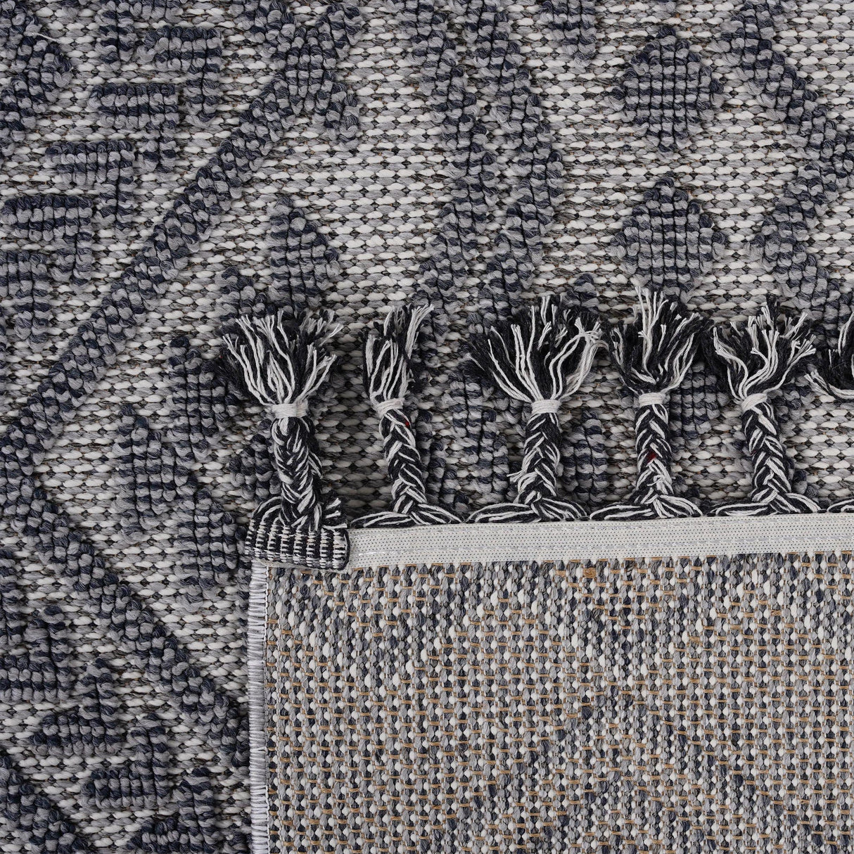 Guros - Traditional Indoor / Outdoor Area Rug