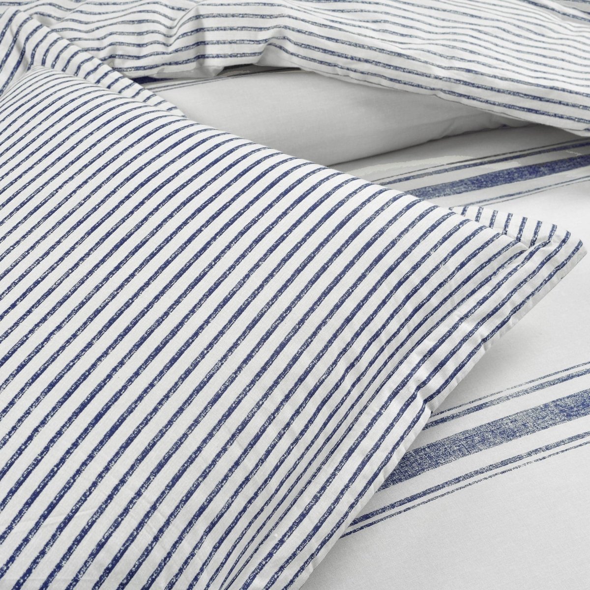Farmhouse Stripe Reversible Comforter Set