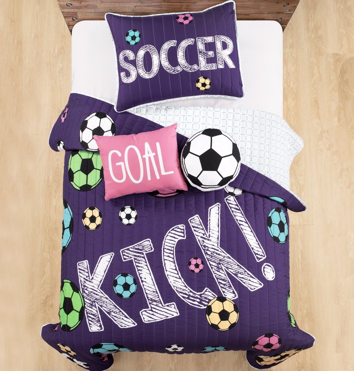 Girls Soccer Kick Quilt Set