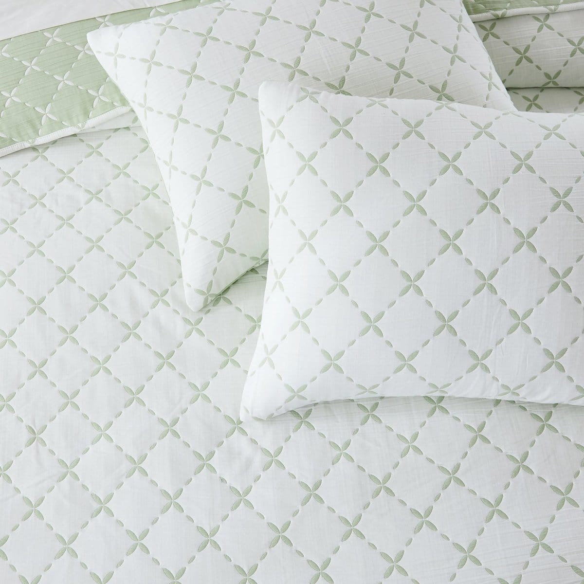 Diamond Leaf Jacquard Reversible Matelasse Coverlet Set