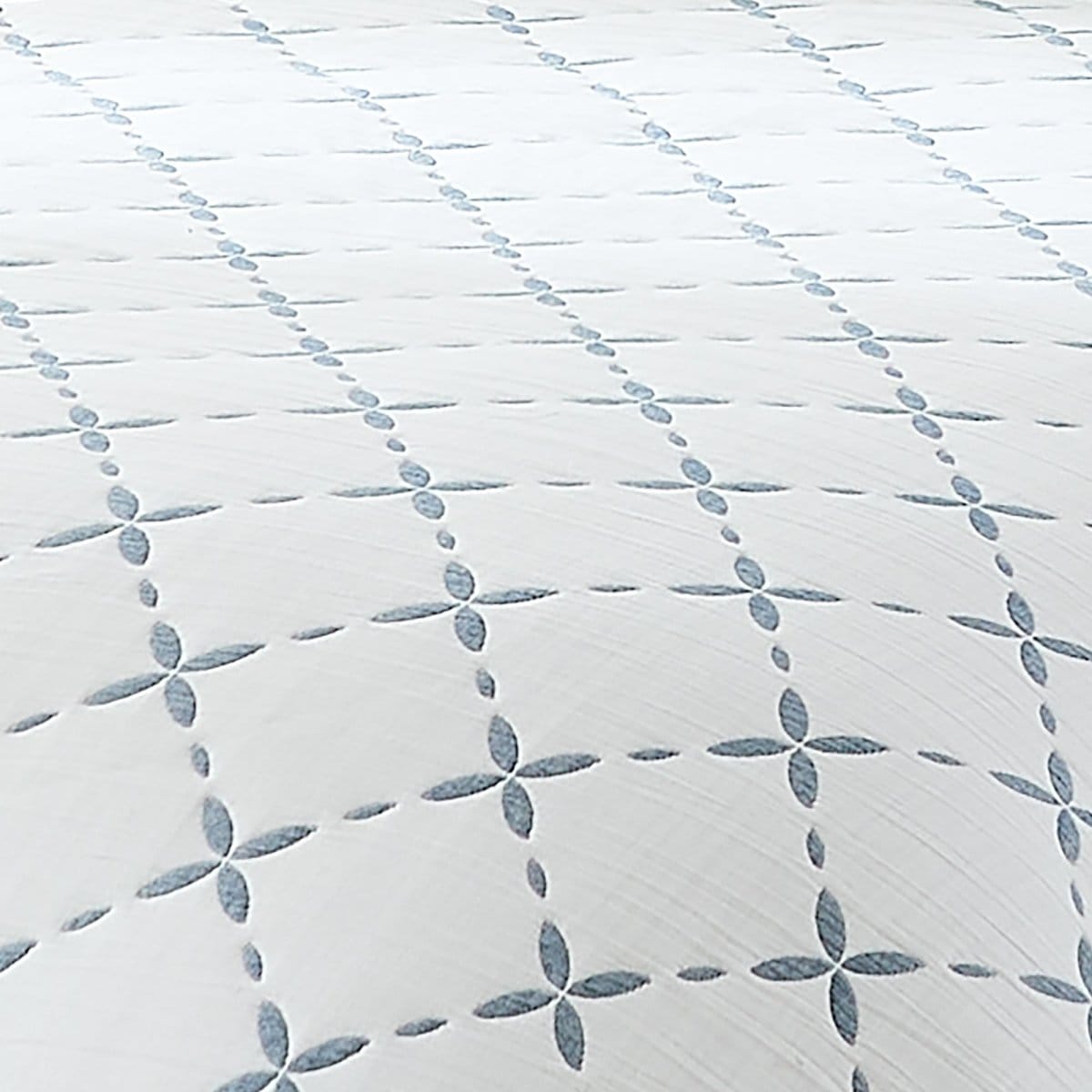 Diamond Leaf Jacquard Reversible Matelasse Coverlet Set