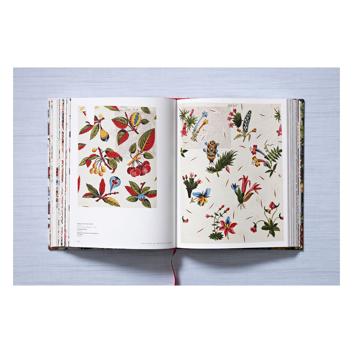 The Book of Printed Fabrics. From the 16th century until today (German, French, English)