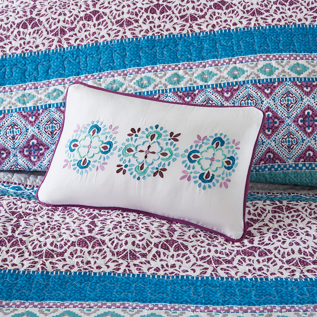 Full/Queen Reversible Quilt Set with Throw Pillows