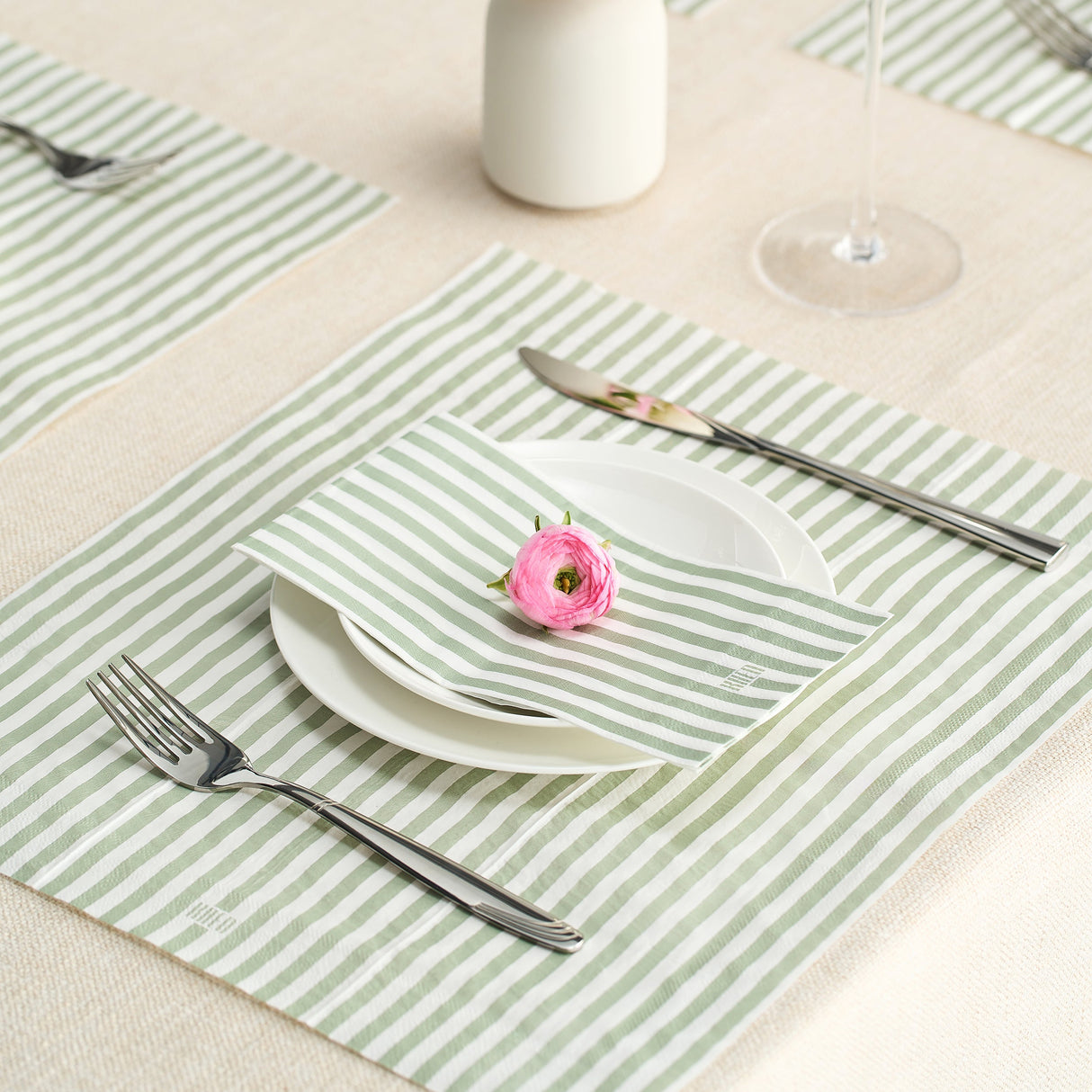 Tonal Striped Disposable Napkin Set in Green, 100 Pieces