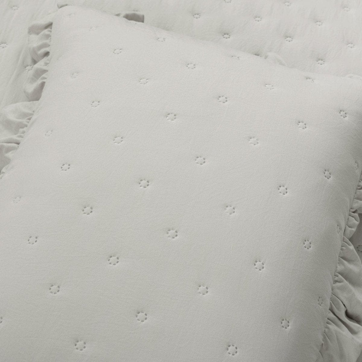 Reyna Ruffle Reversible Oversized 3 Piece Quilt Set