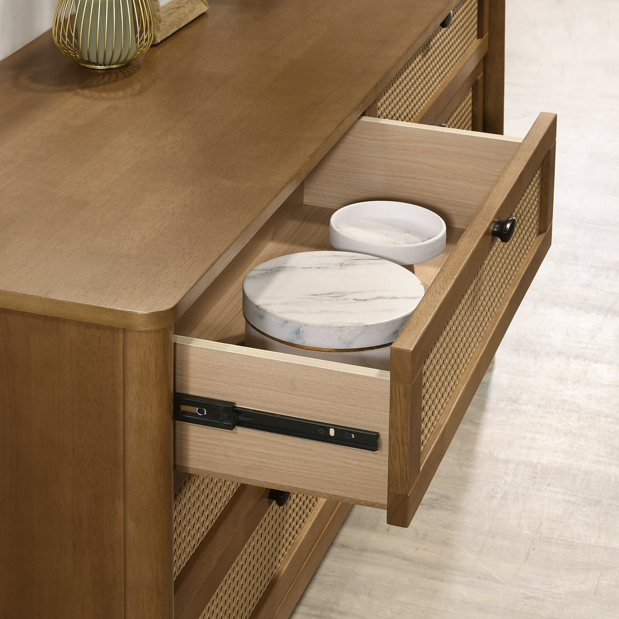 Vichy 5-Piece Rubberwood Queen Bedroom Set