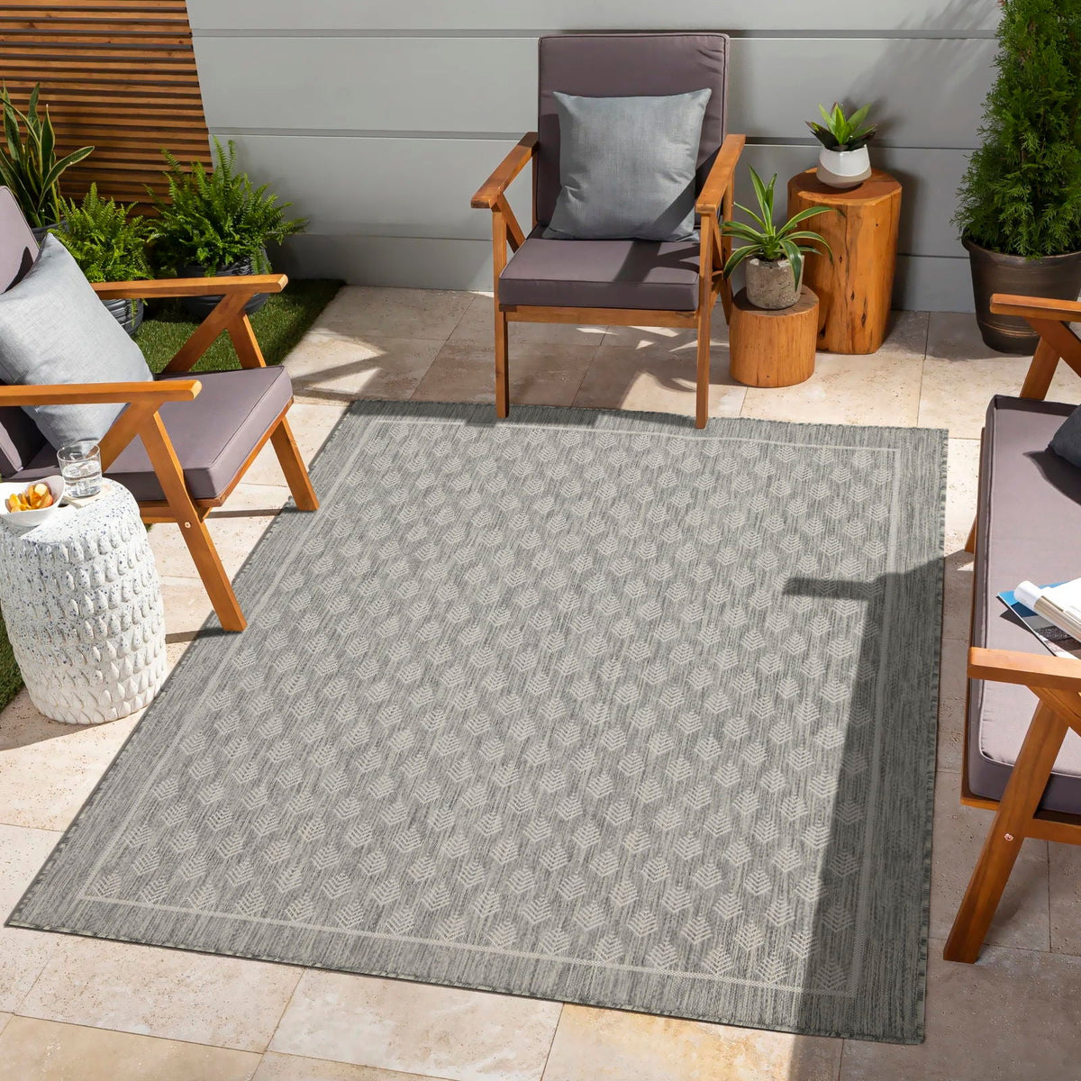 Sunshine - 5'3" X 7'3" Indoor, Outdoor Polypropylene Area Rug - Silver