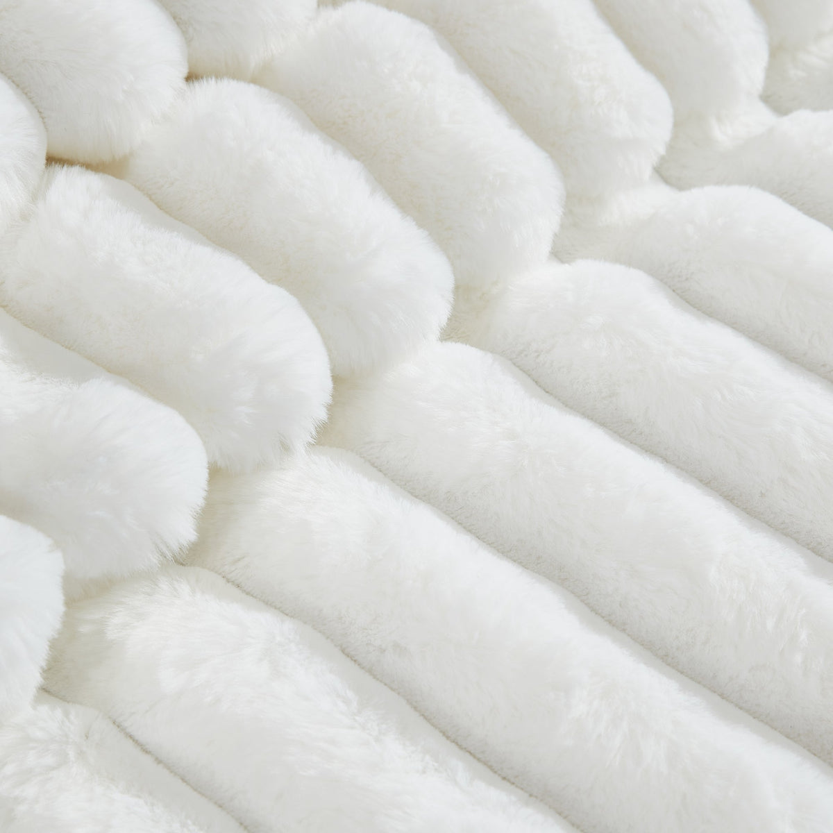 Everett 4-Piece White Micro Mink King Bedding Ensemble