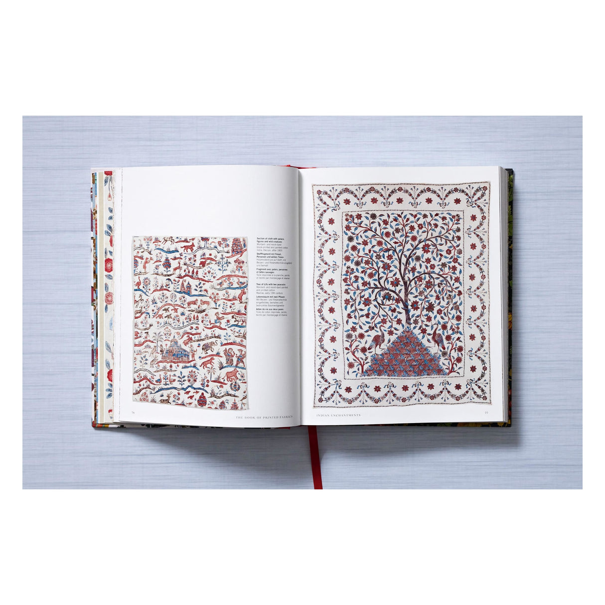 The Book of Printed Fabrics. From the 16th century until today (German, French, English)