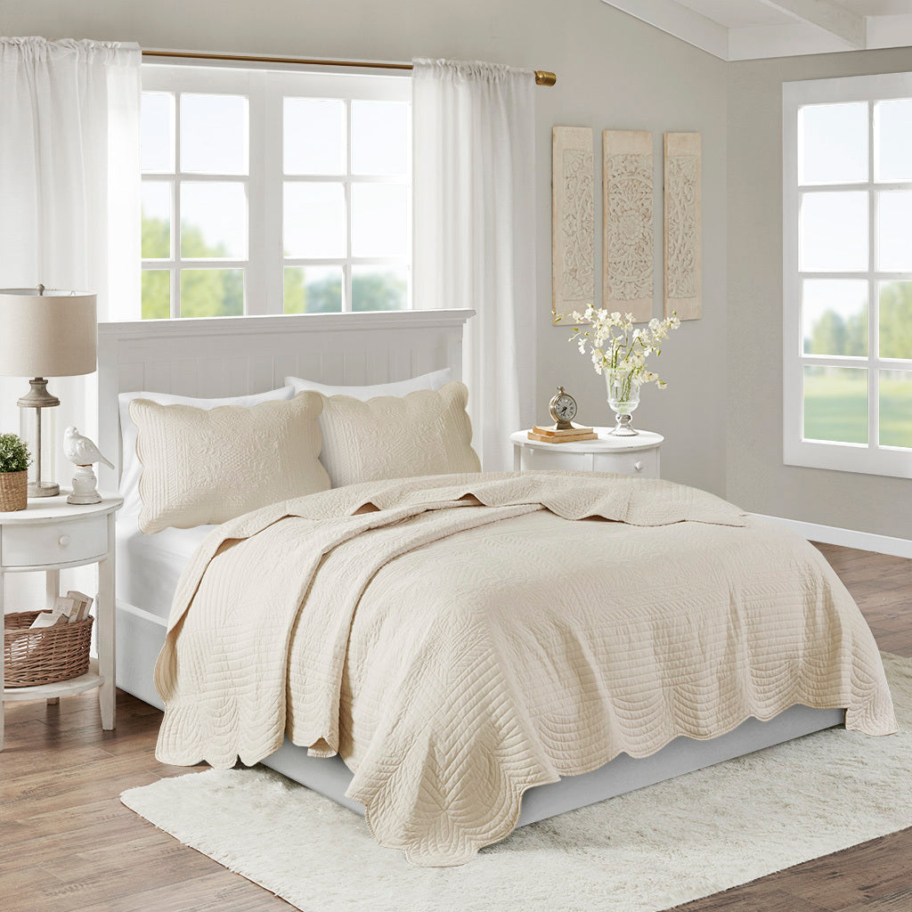 3 Piece Reversible Scalloped Edge Quilt Set Cream King/Cal King