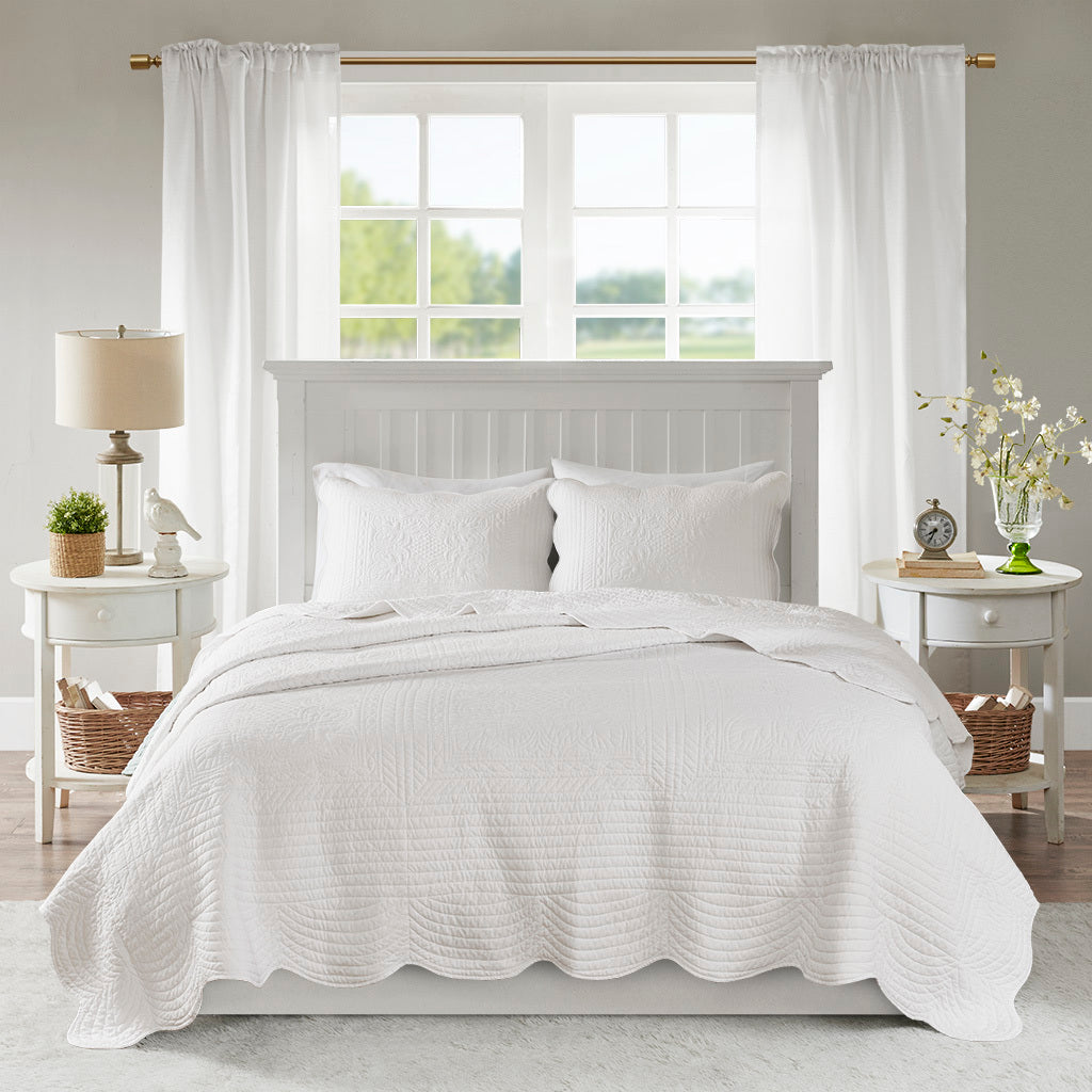 3 Piece Reversible Scalloped Edge Quilt Set White Full/Queen
