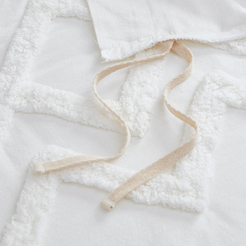 3 Piece Cotton Duvet Cover Set with Chenille Tufting - King/Cal King : 106W x 94L - Tuesday Morning - Comforters & Duvets