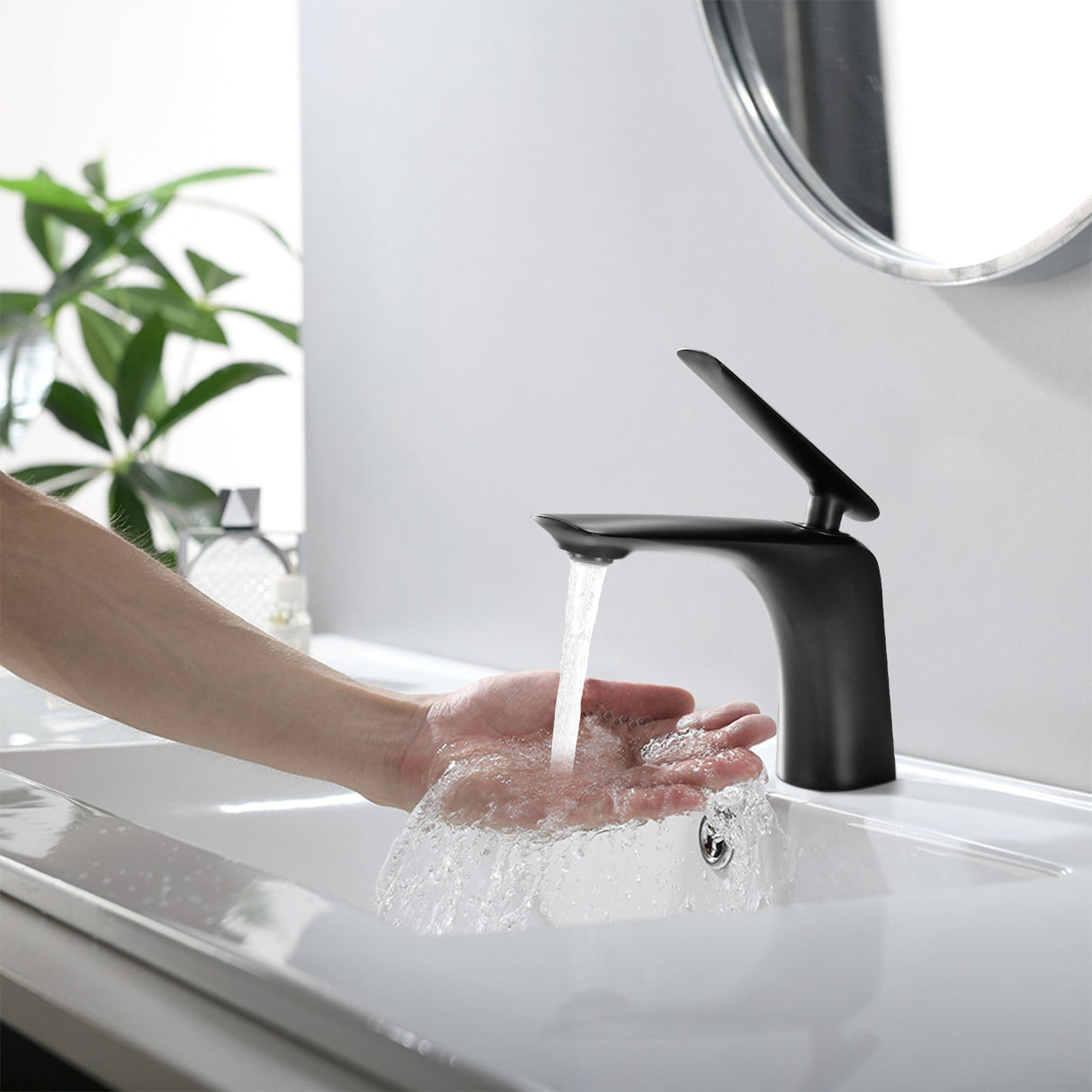 Single Hole Bathroom Sink Faucet with Pop Up Drain