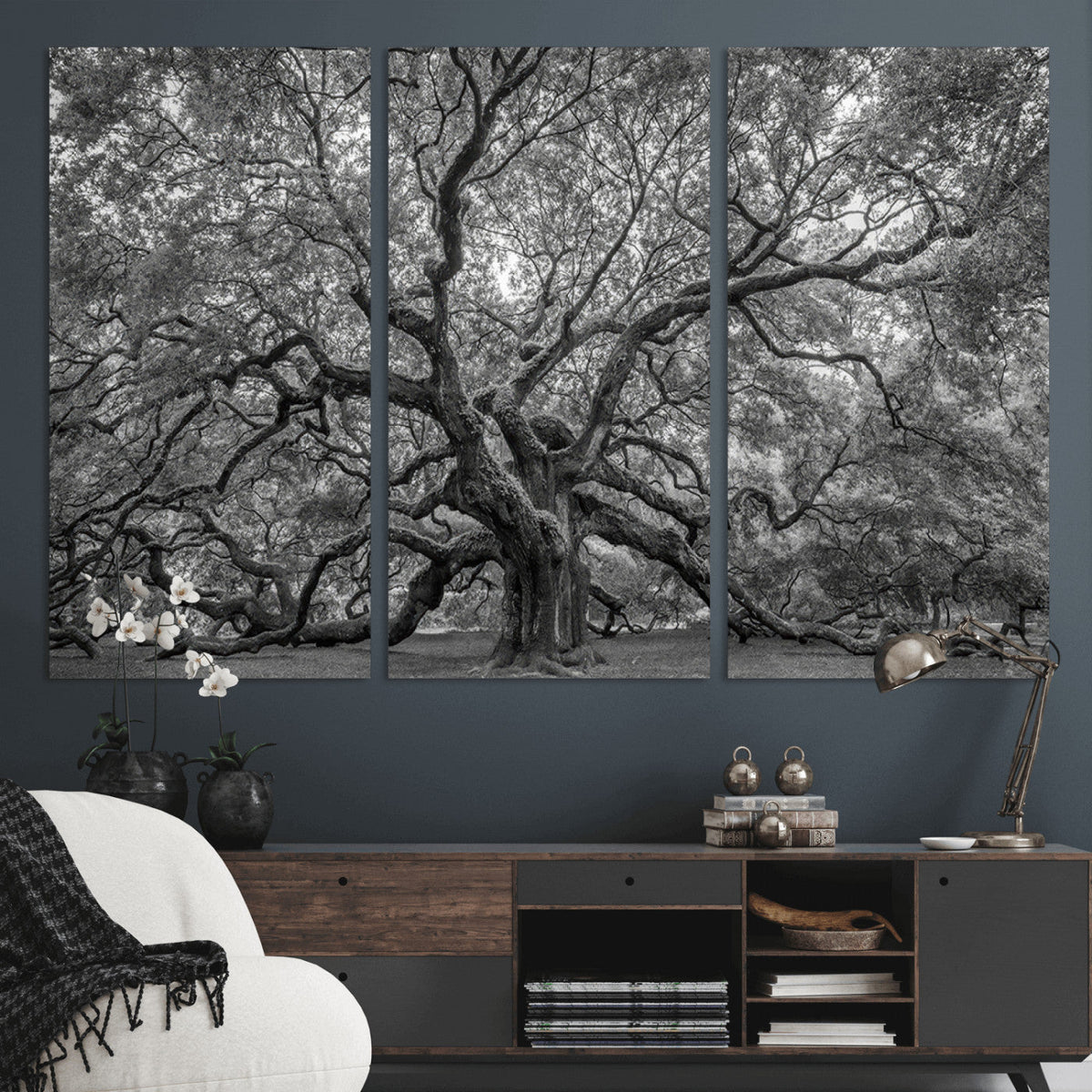 Majestic Angel Oak Tree Black and White Canvas Print – Multi