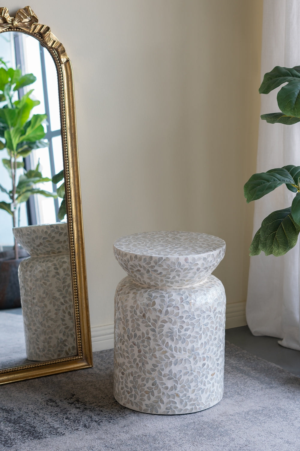 14x14x20 Round Bamboo Accent Table with White Capiz Shell Design