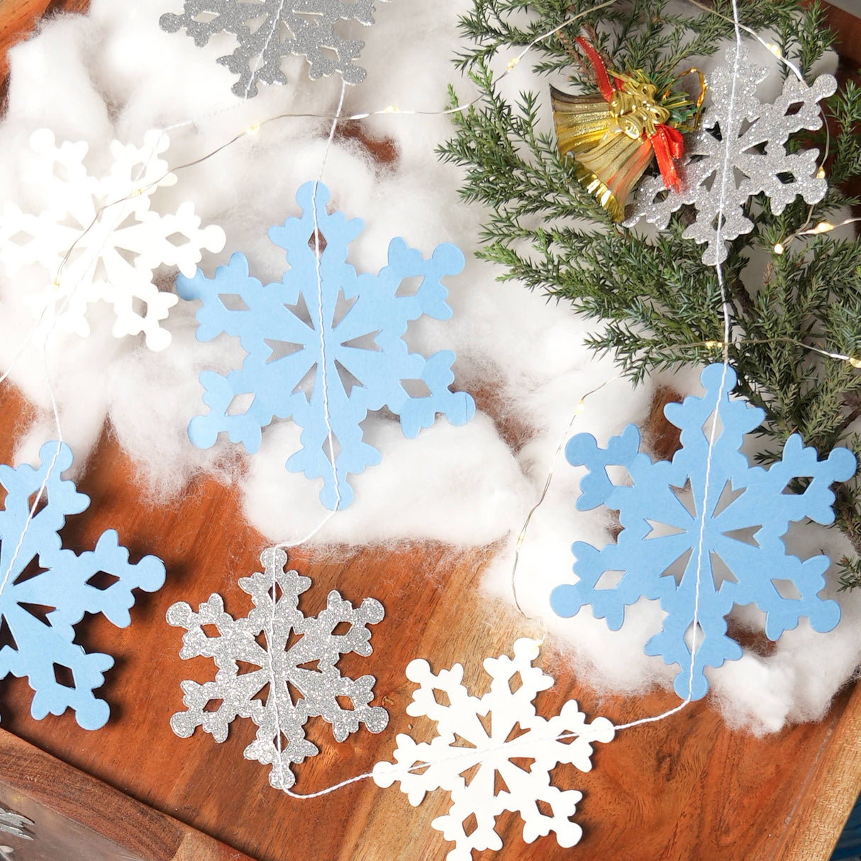 Handcrafted-Snowflake-Paper-Bunting-–-Silver-&-Grey-Holiday-Decoration-