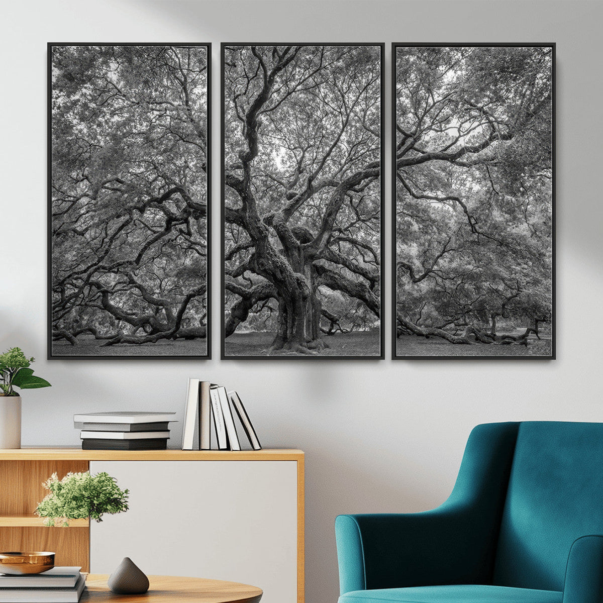 Majestic Angel Oak Tree Black and White Canvas Print – Multi