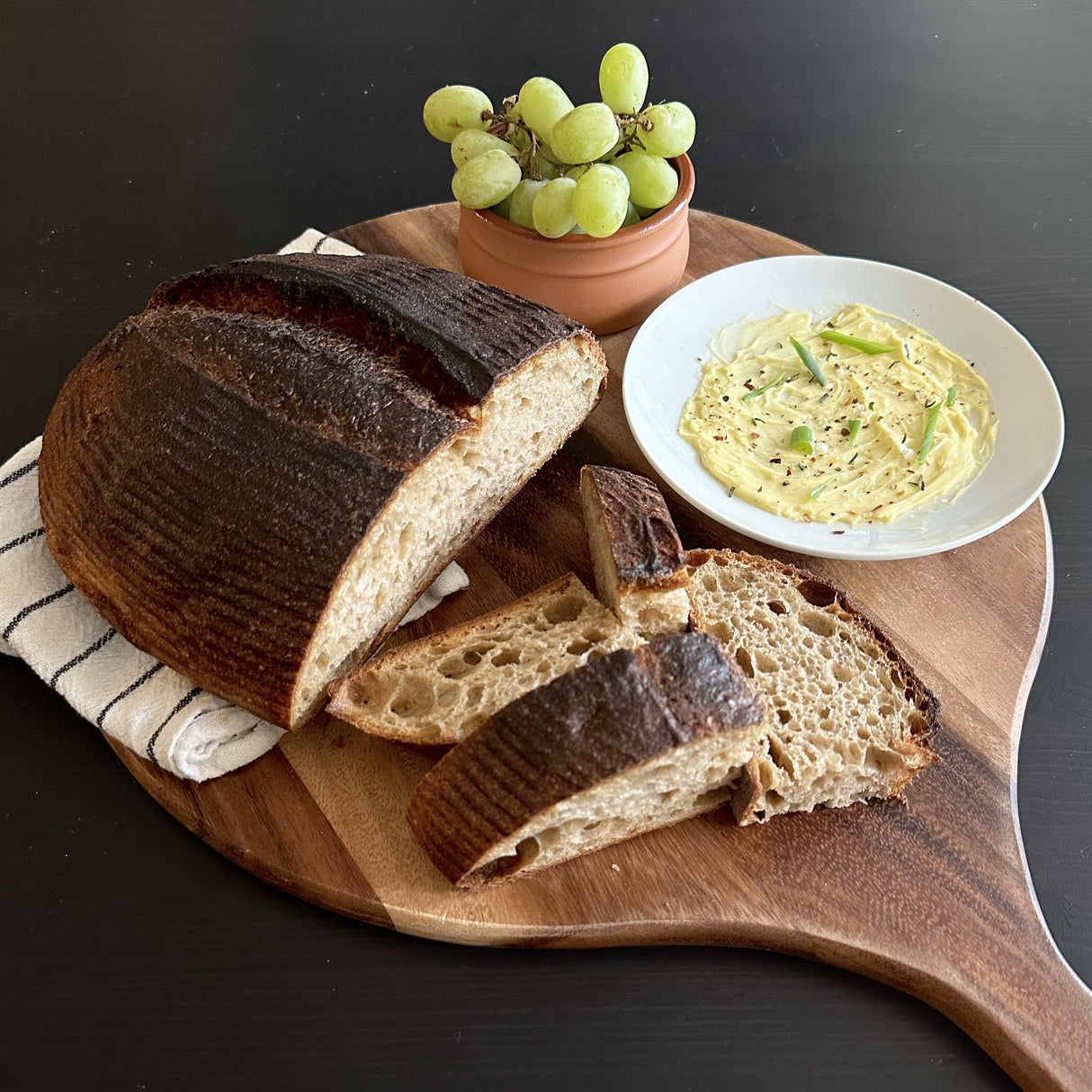 Round-Cutting-/-Charcuterie-Board-Serving-Boards