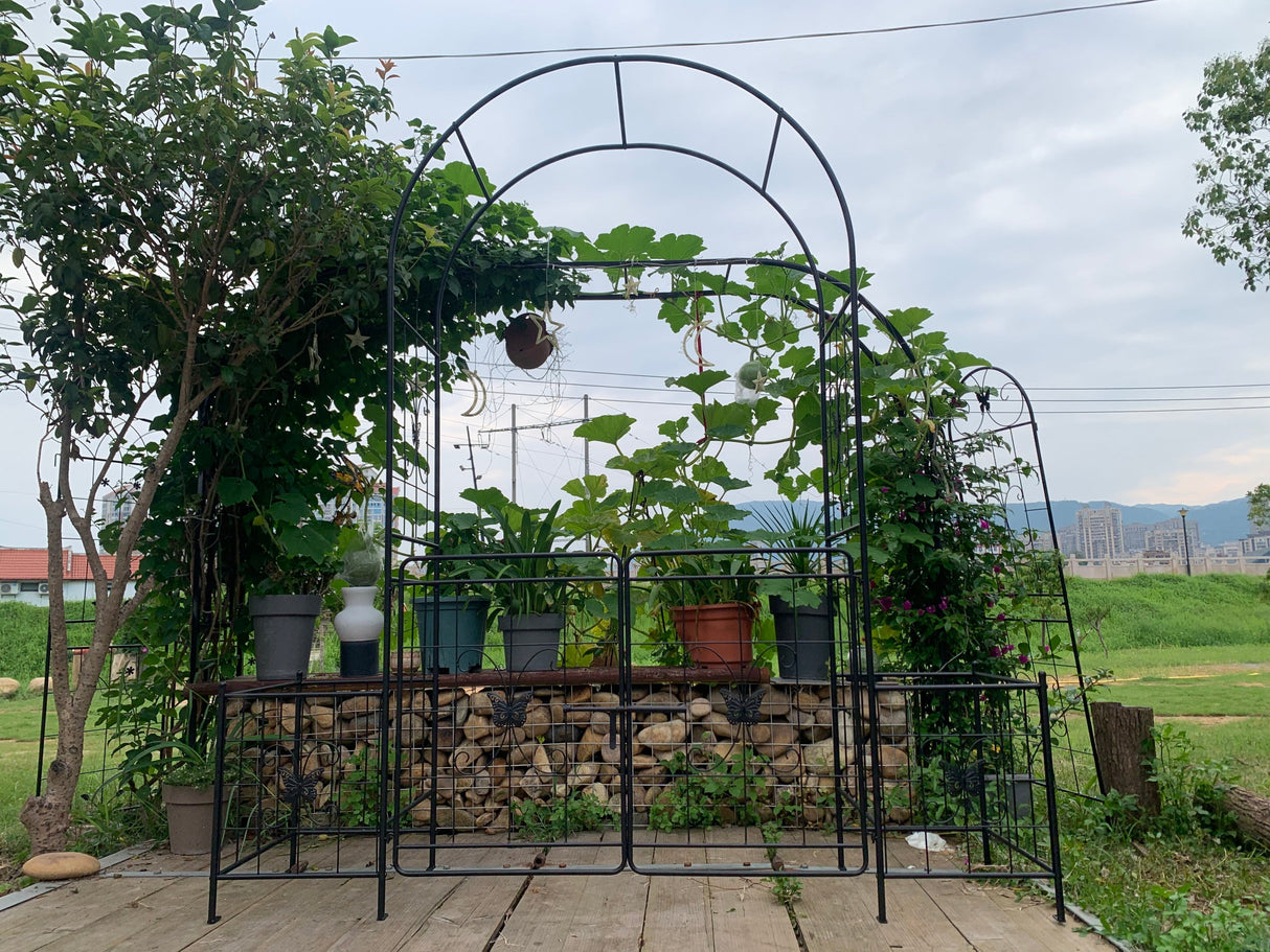 Garden Arch Arbor Trellis for Climbing Plants with Gate, Durable Metal Garden Arch Outdoor Wedding Arch, for Wedding Ceremony Party Plant Climbing Rose Vines Lawn Courtyard Patio Black, 7.15ft