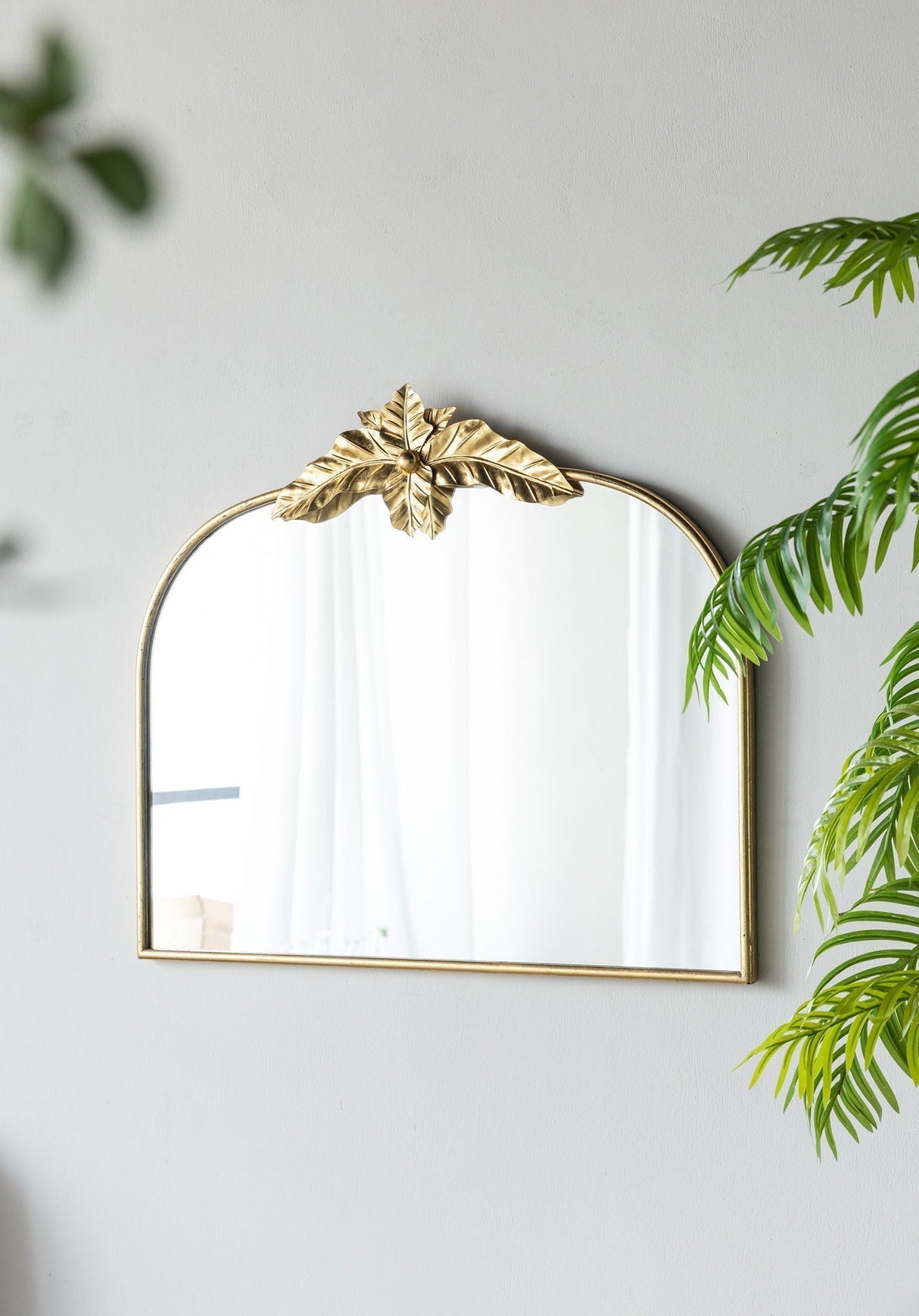 Arched Wall Mirror with Metal Frame