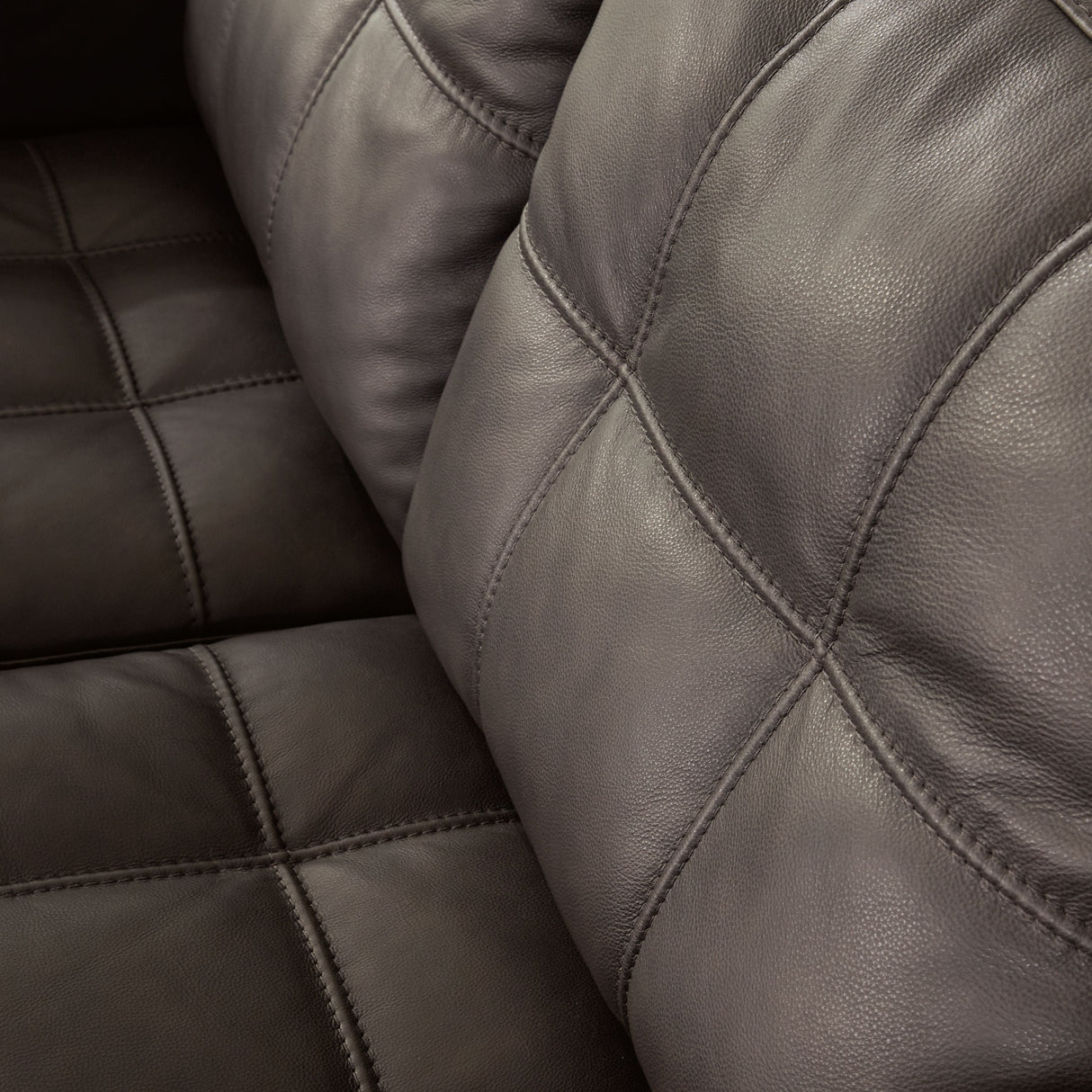 Luigi - Loveseat - Thunder