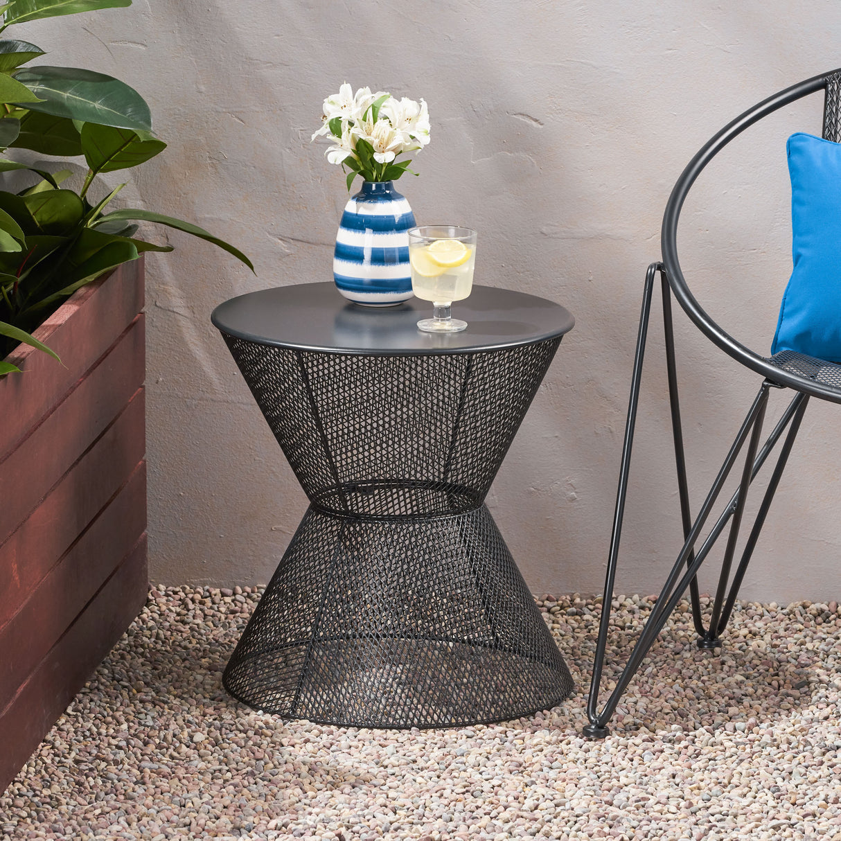 Nevada-outdoor-side-table-Outdoor-Tables