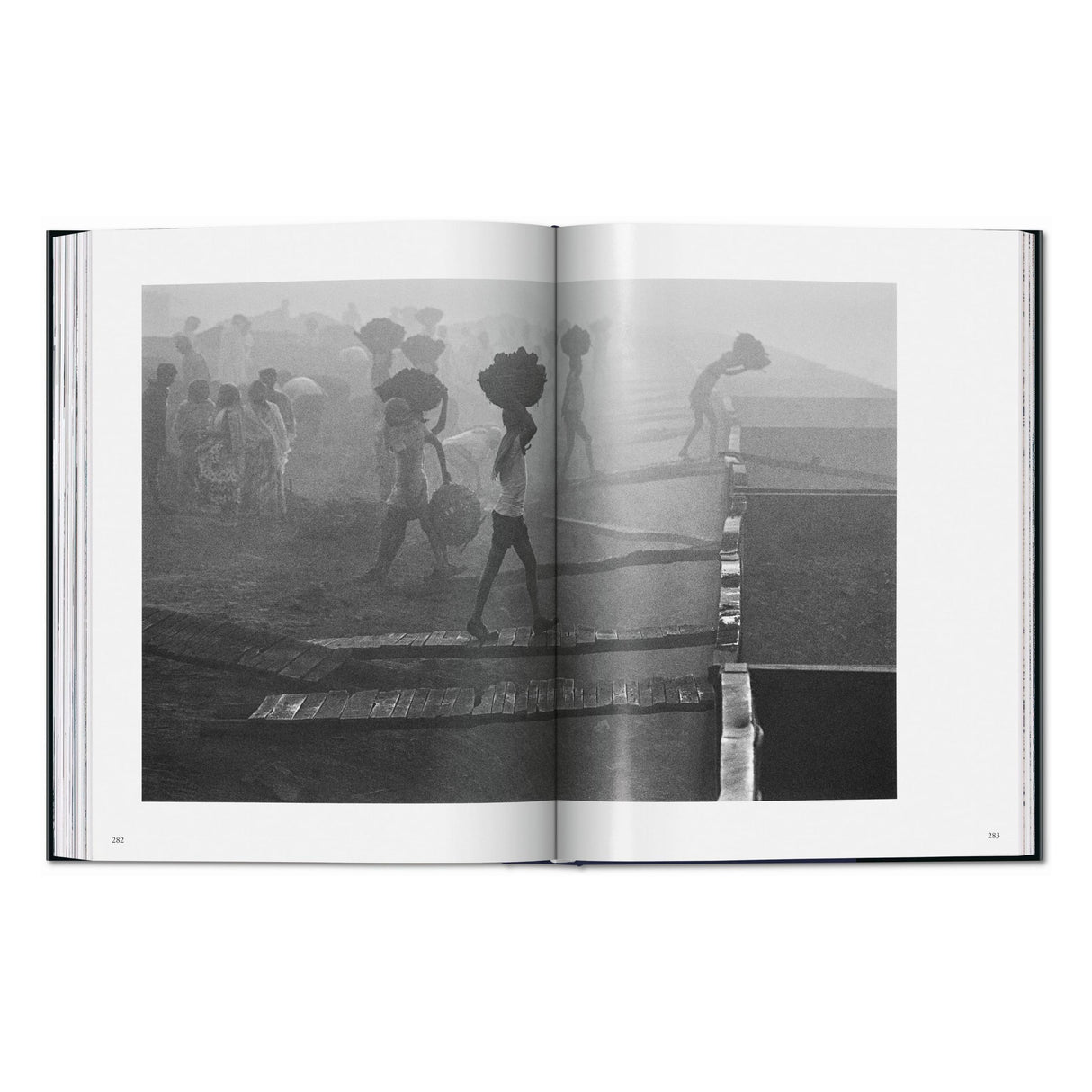Sebastião Salgado. Workers. An Archaeology of the Industrial Age (English)