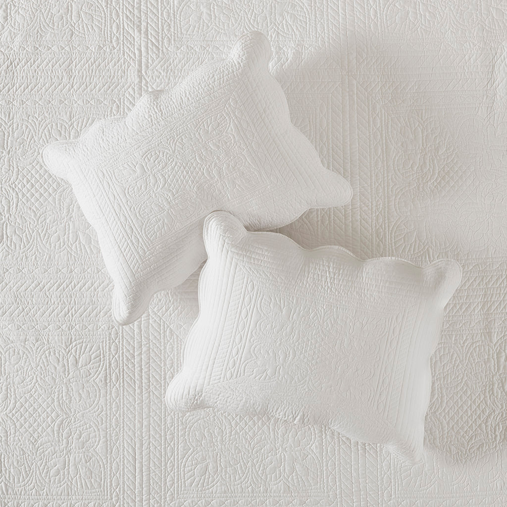 3 Piece Reversible Scalloped Edge Quilt Set White King/Cal King