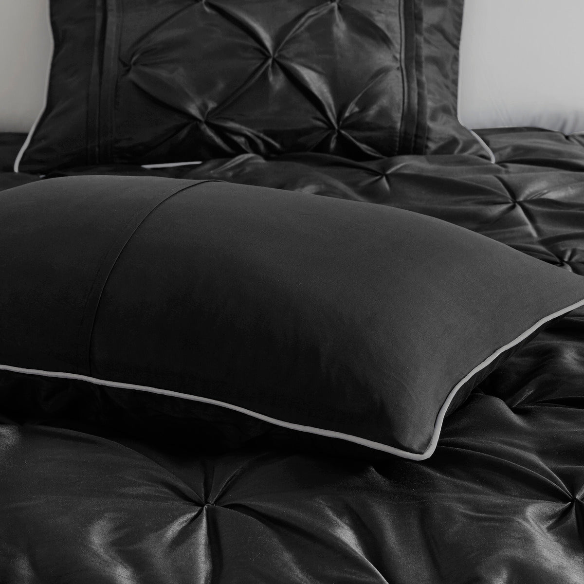 7 Piece Tufted Comforter Set Black Queen