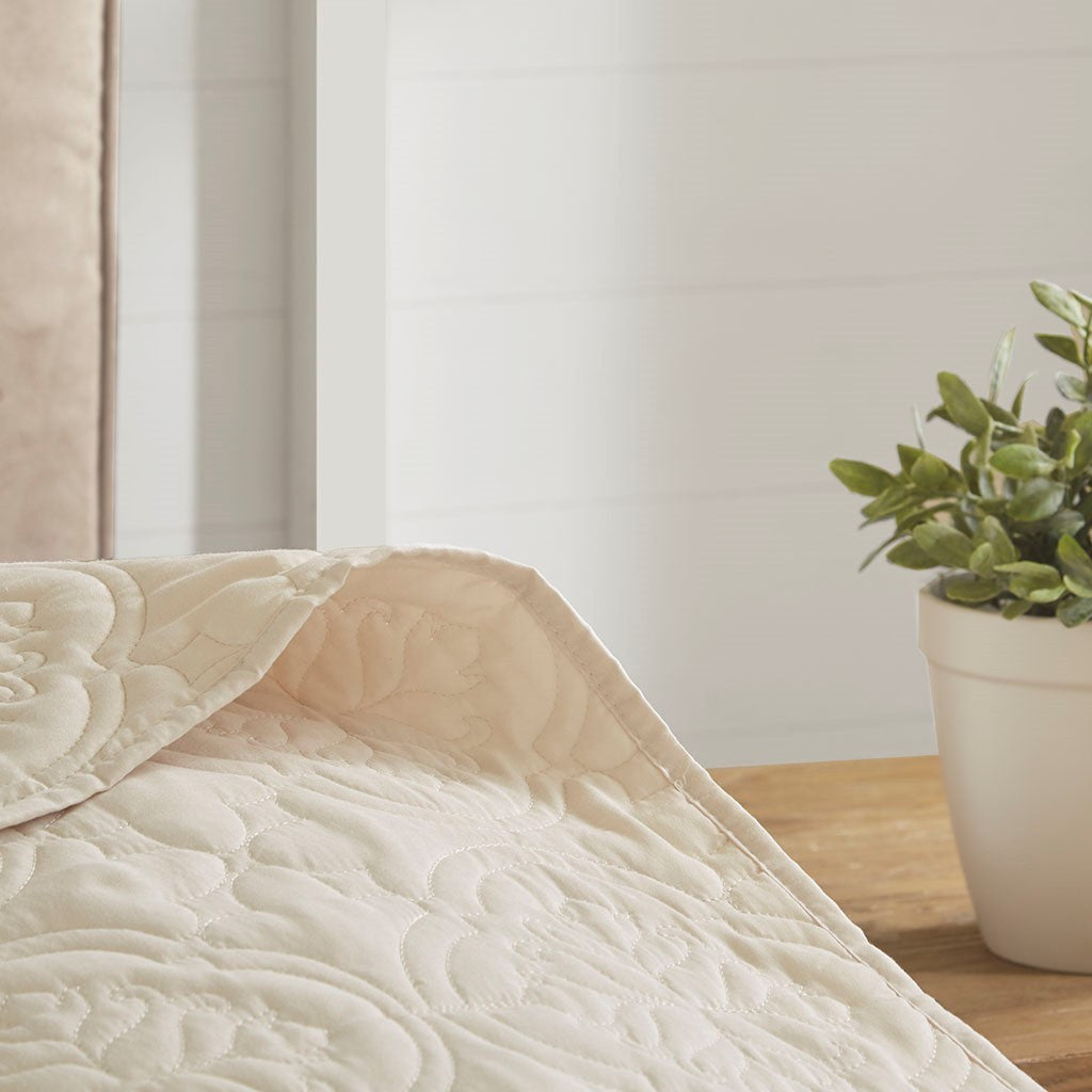 Reversible Bedspread Set with Medallion Quilting - Cream Full/Queen