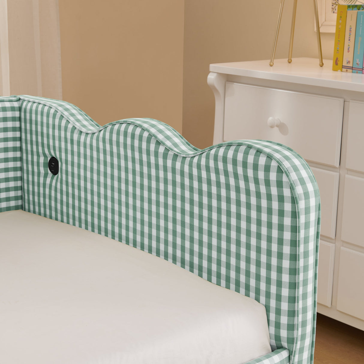 Cozy Gingham Daybed with Trundle Twin Size Sofa Bed No Box Spring Needed, with USB Port and Adorable Wave Shaped, Linen Fabric