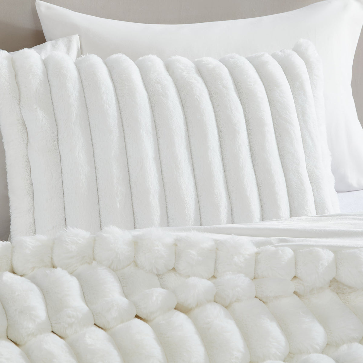 Everett 4-Piece White Micro Mink King Bedding Ensemble