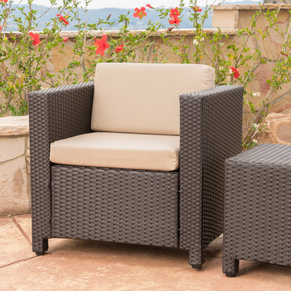 PUERTA Club Chair MP1 Outdoor Comfort Weather-Resistant Cushions Mixed Black Faux Rattan