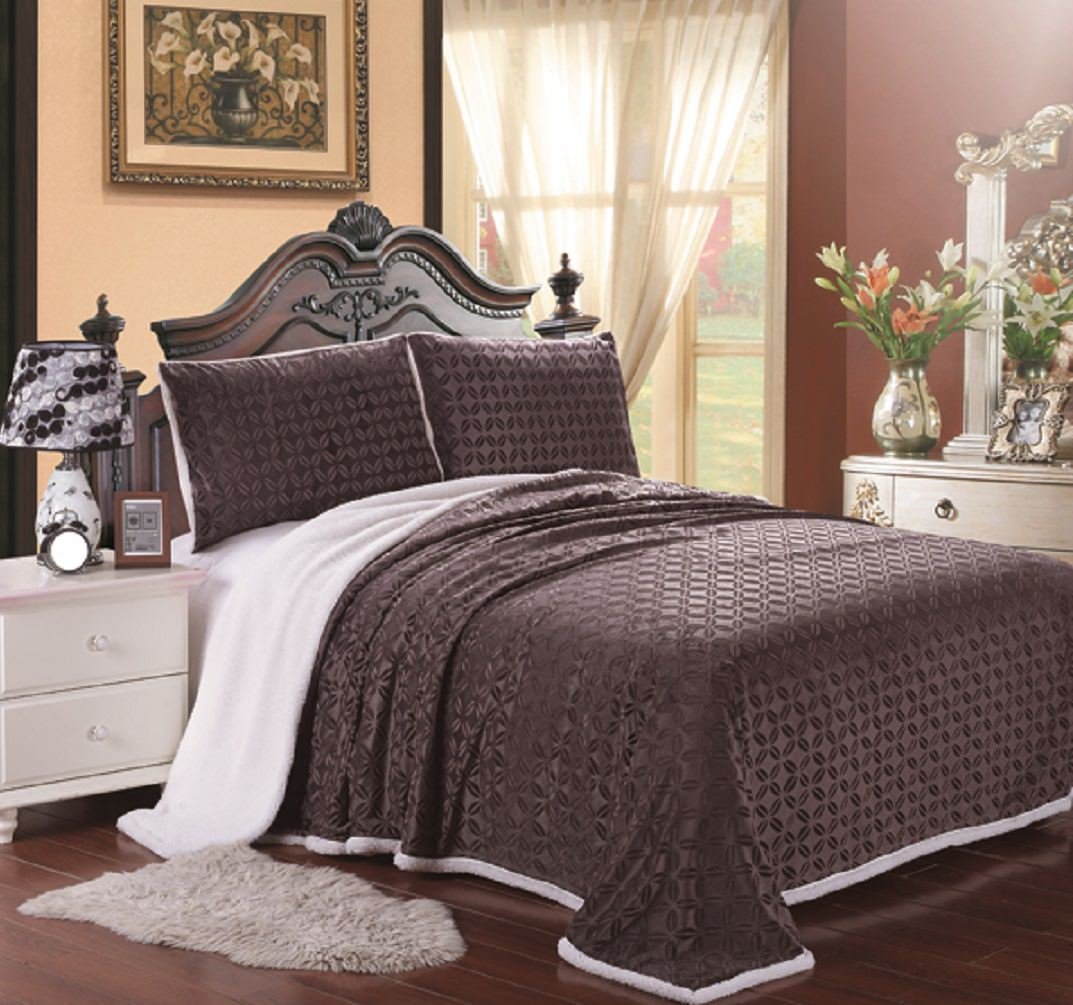 Decor&More Ultra Lush Geo Textured Reversible Sherpa Blanket