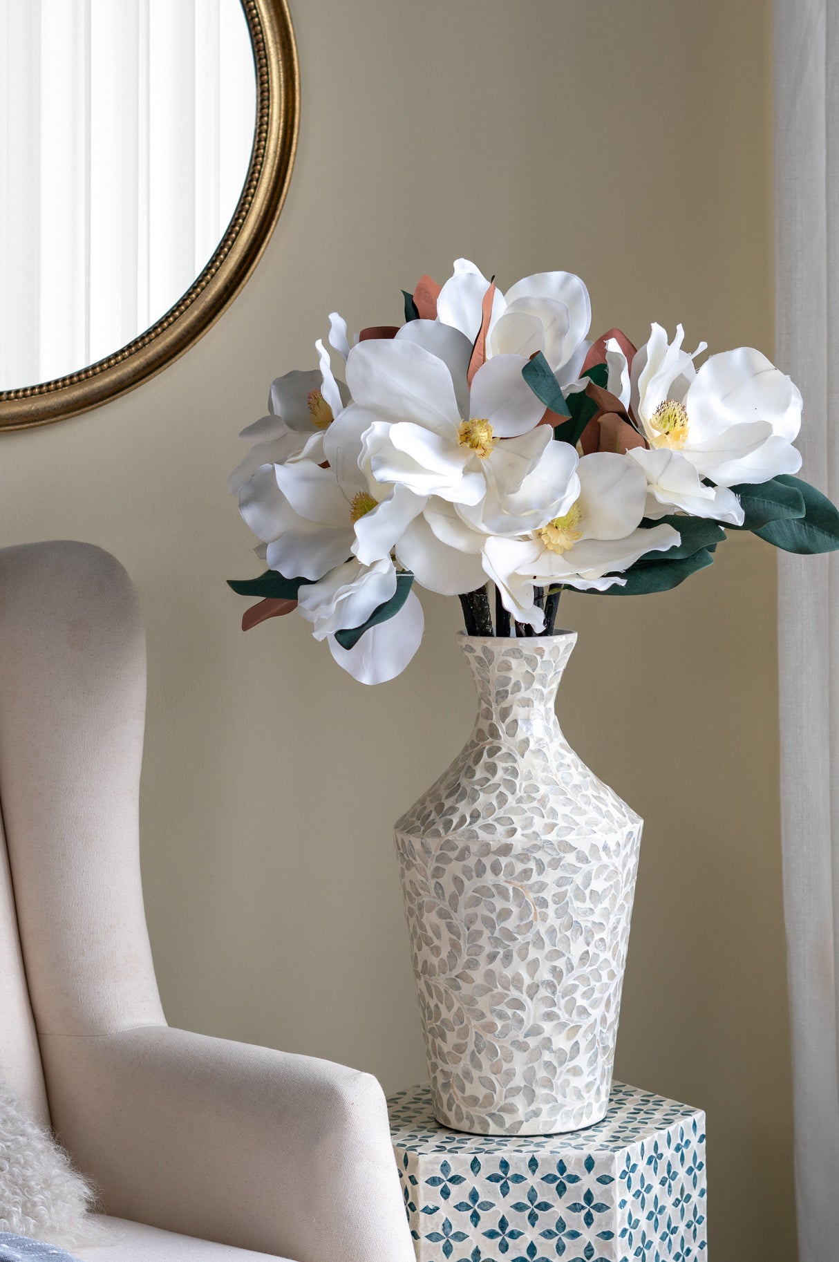 D9.8x19.7" Decorative Paper Powder Vase with Tapered Design