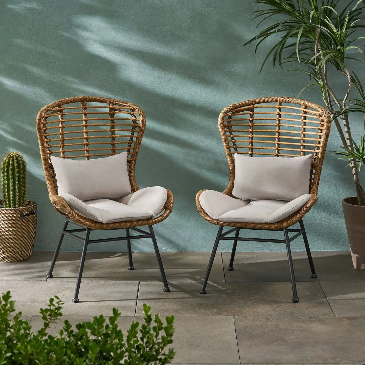 Calypso - Outdoor Chair With Water Resistance Cushion And Iron Frame