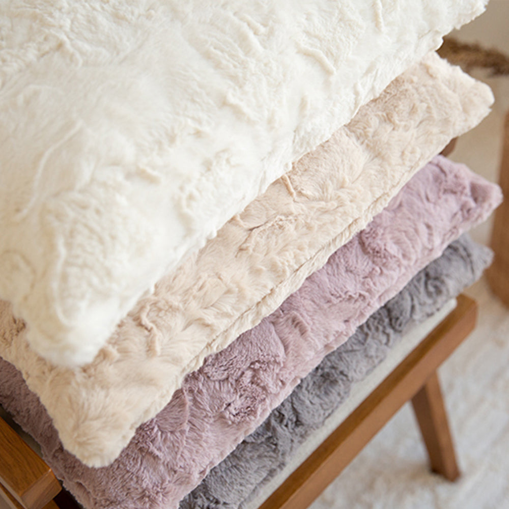 Set of 2 furry throw pillow case and insert great to snuggle size 18"x18" WITH 450g INSERT