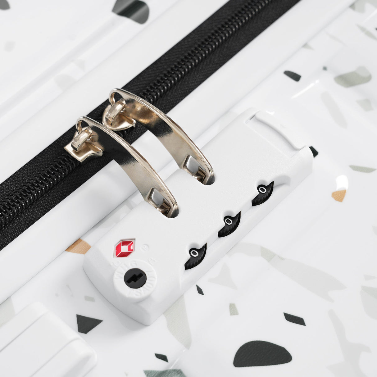 Luggage Set of 3 with USB Port and Spinner Wheels