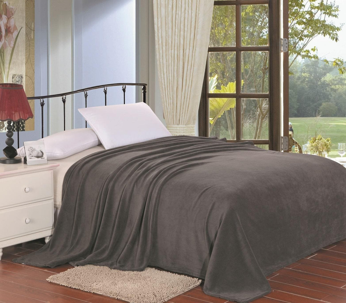 Decor&More Simply Lush Solid Microplush Blanket