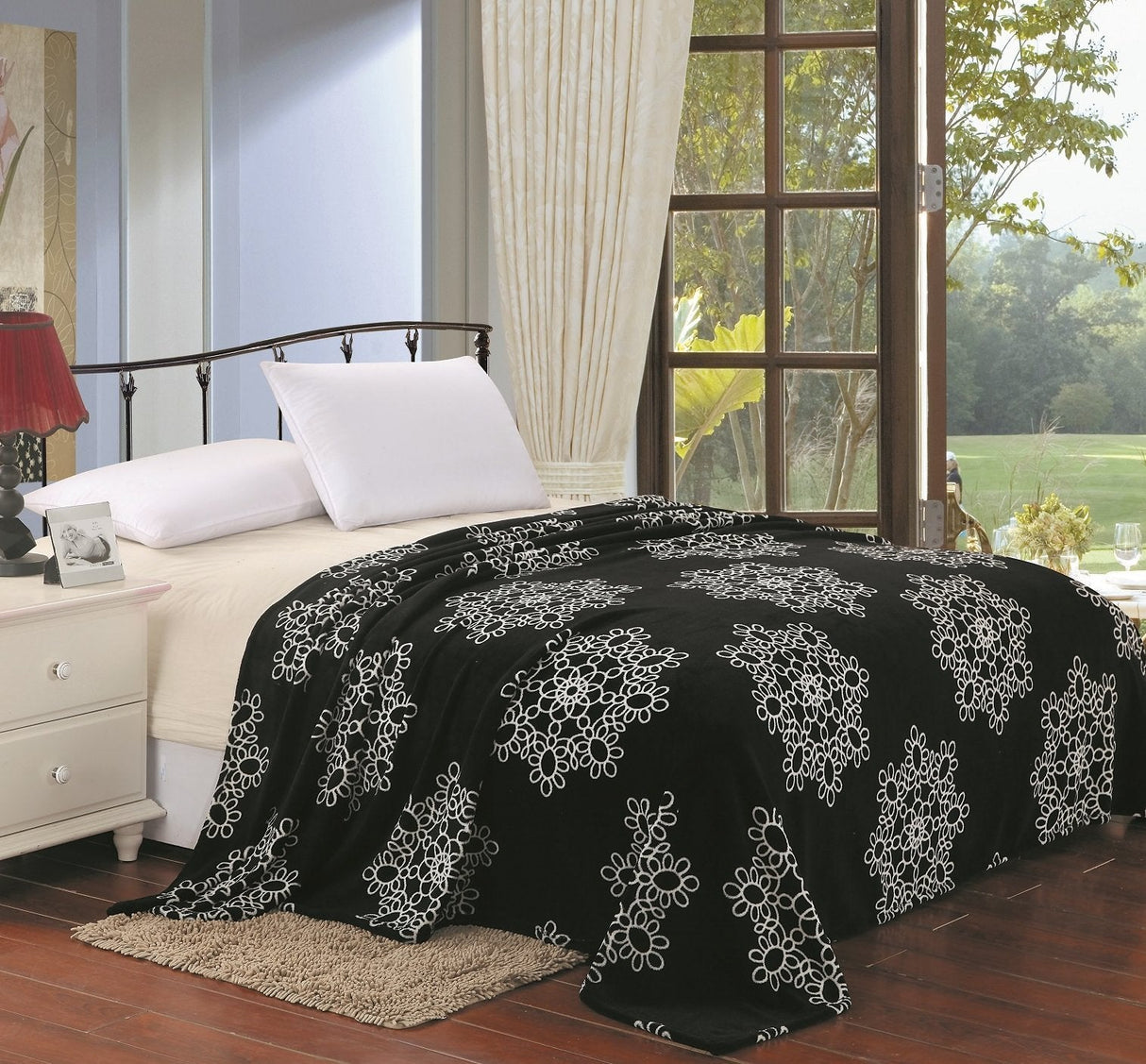 Decor&More Ultra Lush Daisy Snowflake Mandala Microplush Blanket
