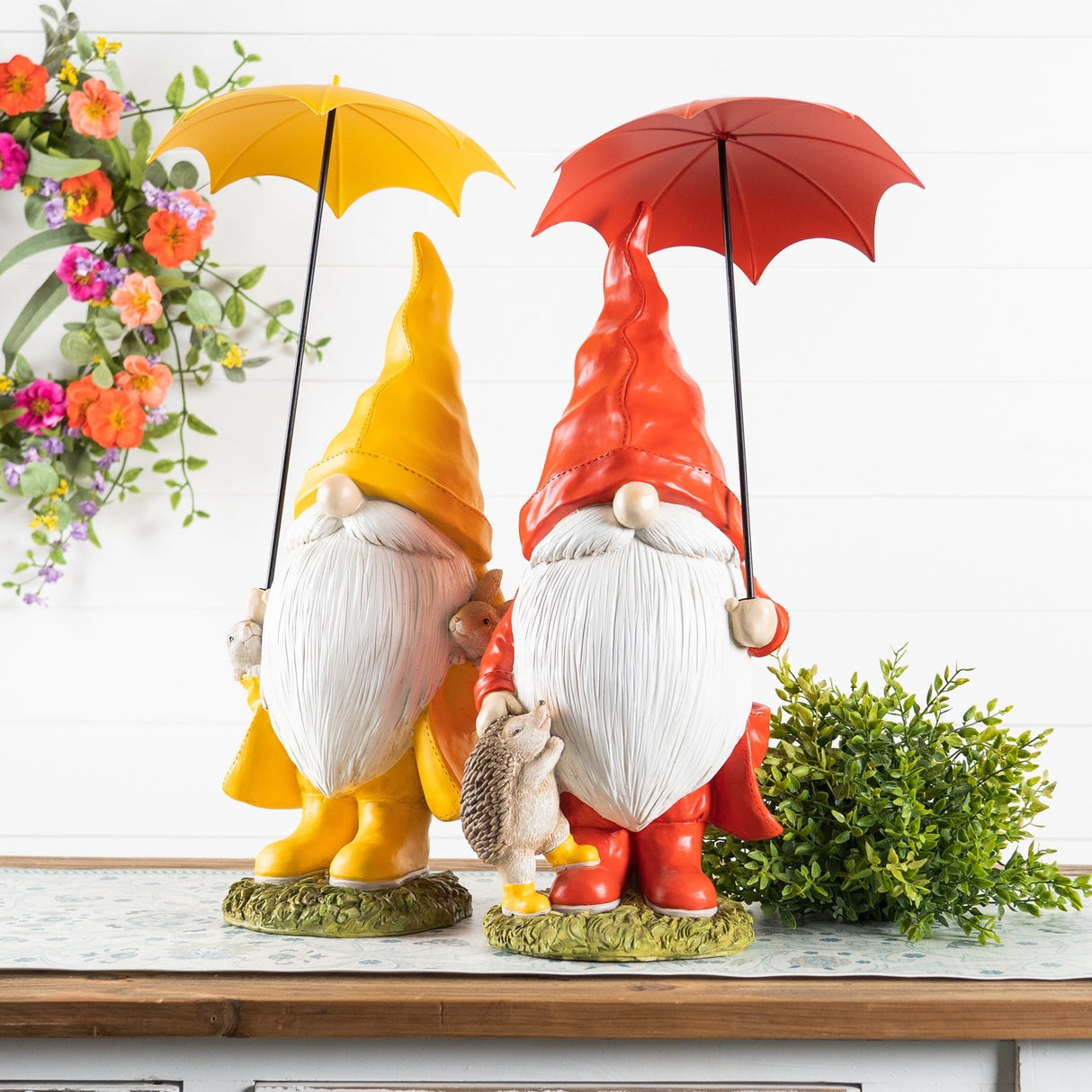 Garden gnome with umbrella and woodland animals (set of 2)