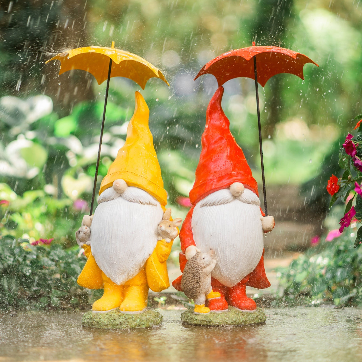 Garden gnome with umbrella and woodland animals (set of 2)
