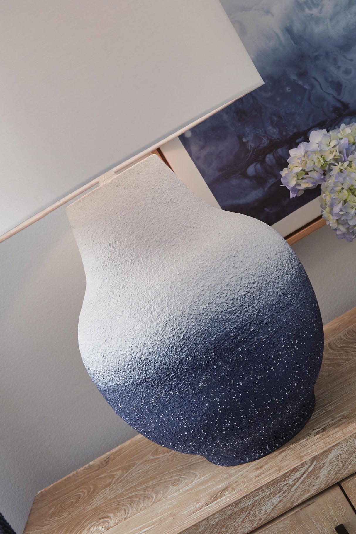 Dashland - Metal Table Lamp - White / Navy