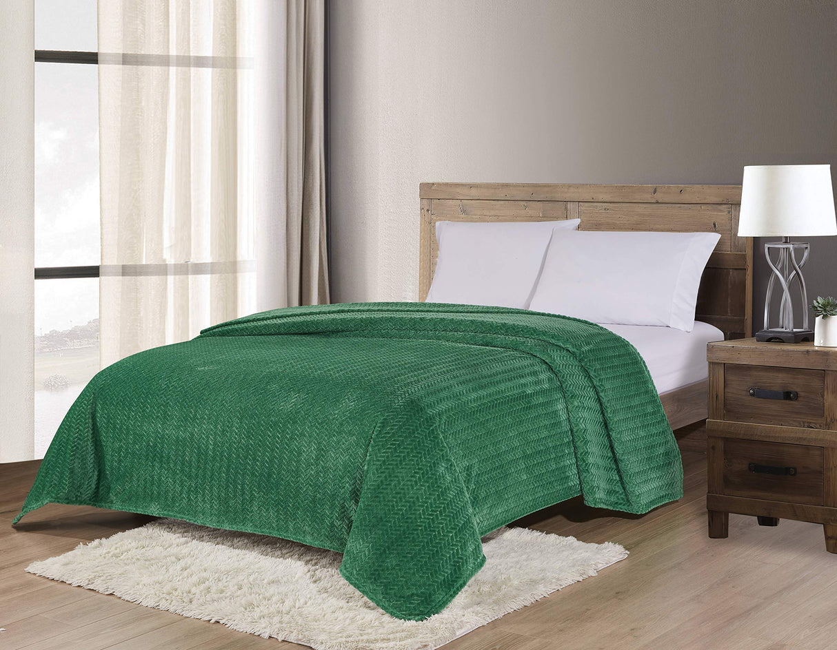 Decor&More HomeEssentials Extra Heavy and Plush Chevron Braided Microplush Jacquard Blanket