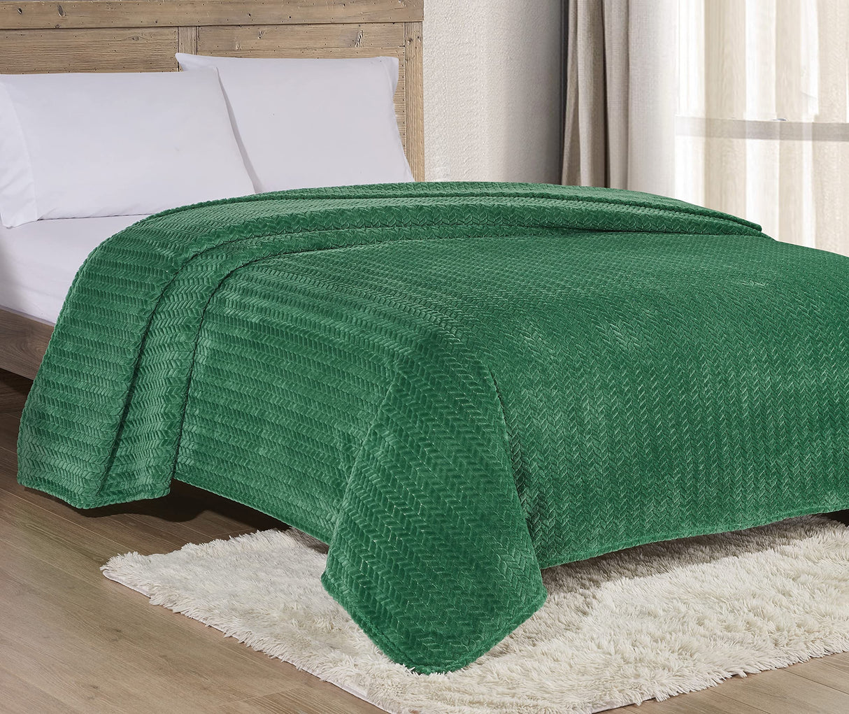 Decor&More HomeEssentials Extra Heavy and Plush Chevron Braided Microplush Jacquard Blanket