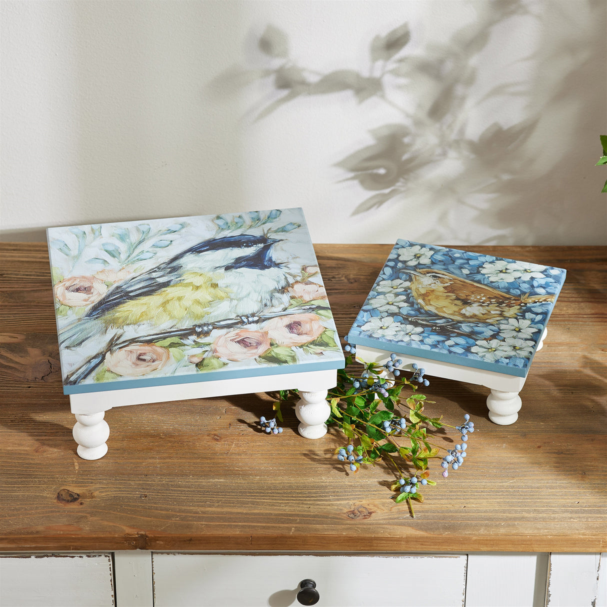 Wooden-floral-bird-pedestal-tray-(set-of-2)-Serving-Trays